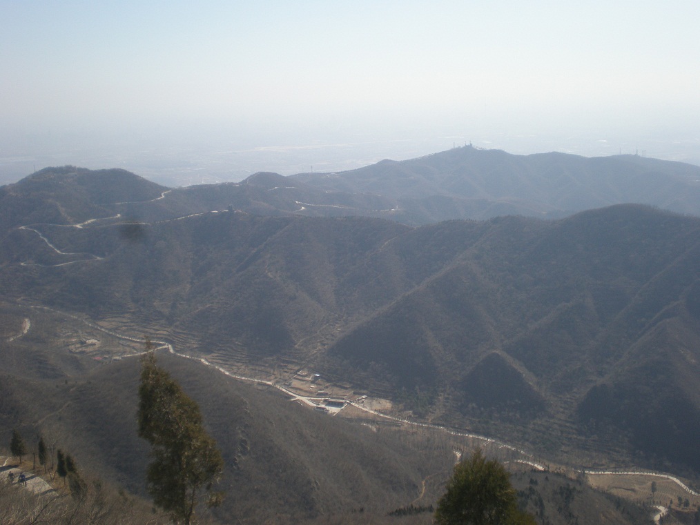 望京楼遥看鬼笑石