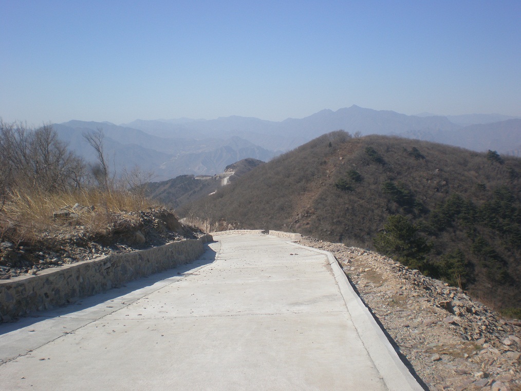 好多地方没有护栏 大家千万小心