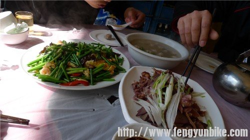 虾仁蒜苔，丸子汤