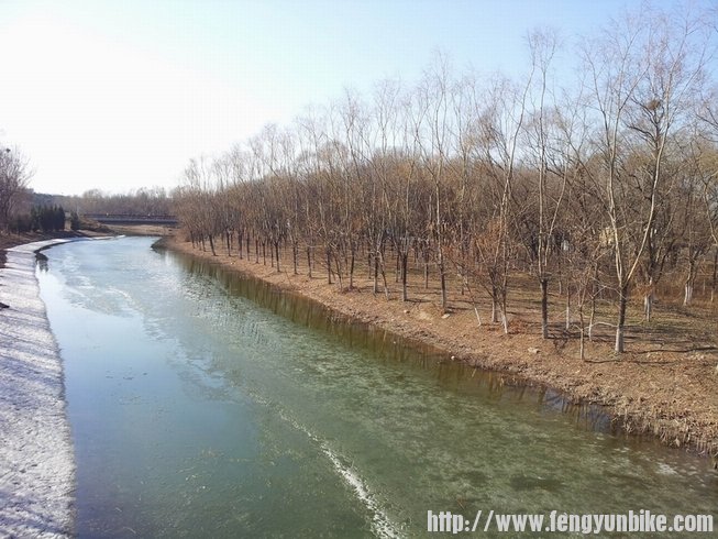 河里的冰融化了