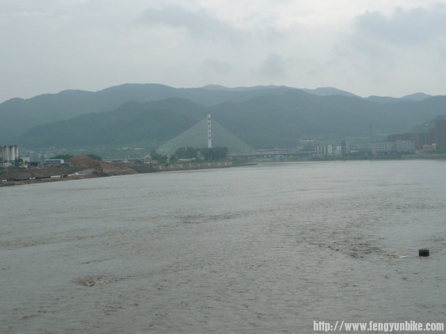每天下雨江水都浑浊了。