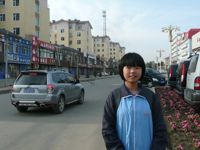 有爱心的小姑娘。