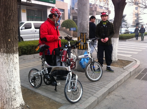 扭腰和鸟人在讨论女人