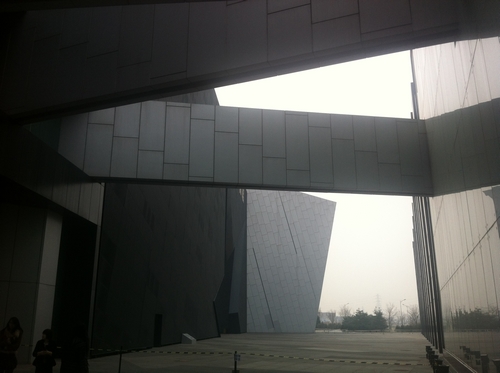 电影博物馆的造型还是很酷的~~