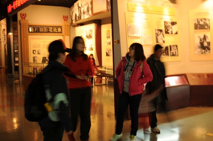 聊啥腻???这开心!