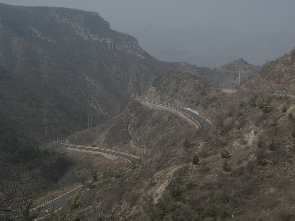 很霸气的盘山路