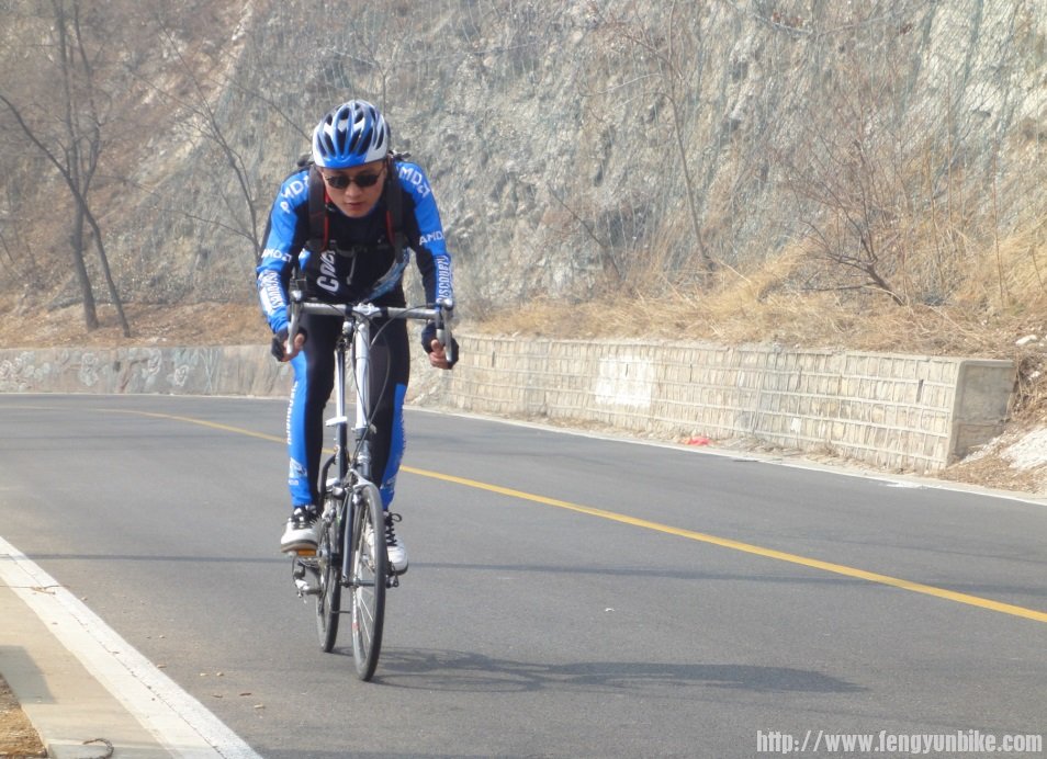 头管很高，基本上趴不下去