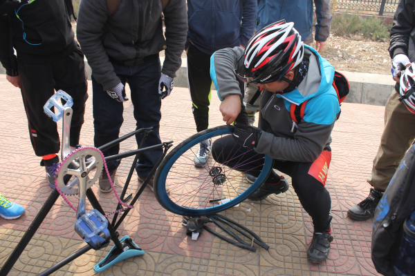 6半路扎胎  一号补胎手.jpg