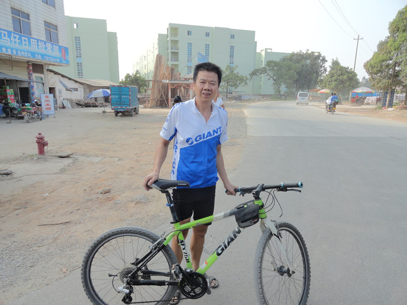 武鸣捷安特老板送我到路口