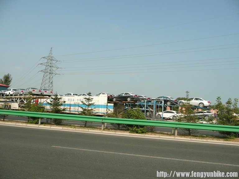 北京四环边这样的车很多。