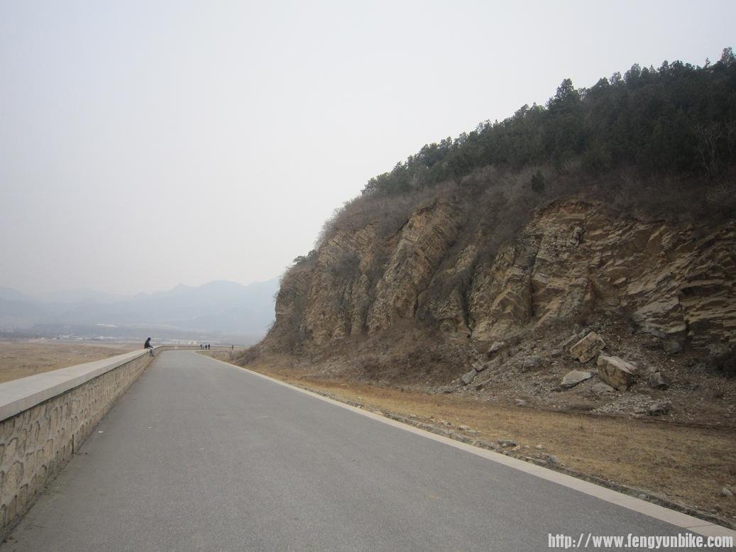 十三陵水库二坝