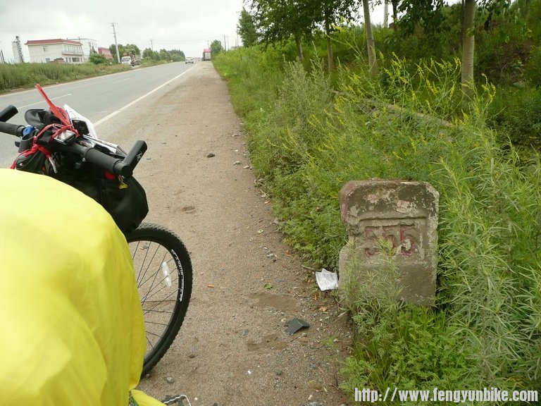 看这路碑也够沧桑了吧？