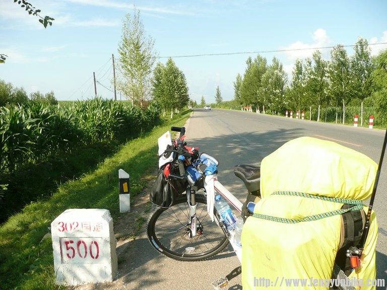 车车和路碑和个影。