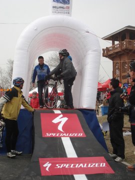 2013闪电-北京公路联赛—体验发车台