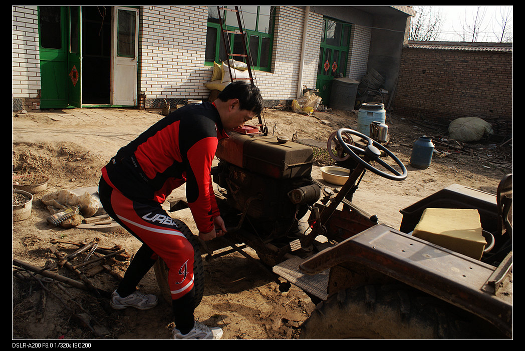 启动拖拉机 .jpg