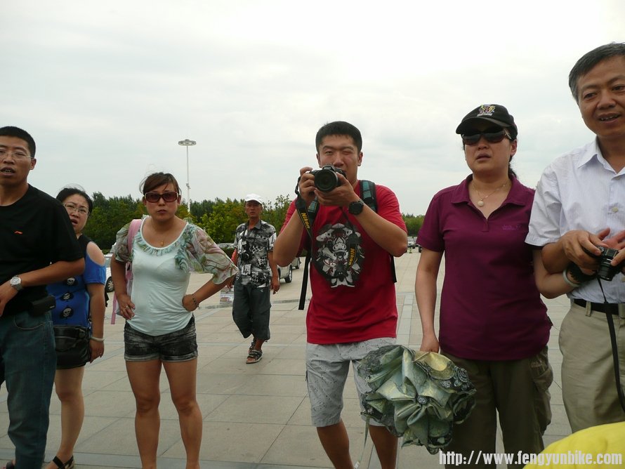 这几位是北京的游客。