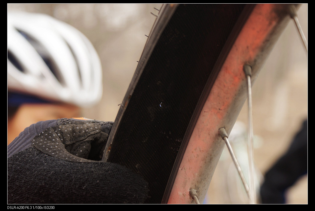 外带太薄了，都能看见小洞