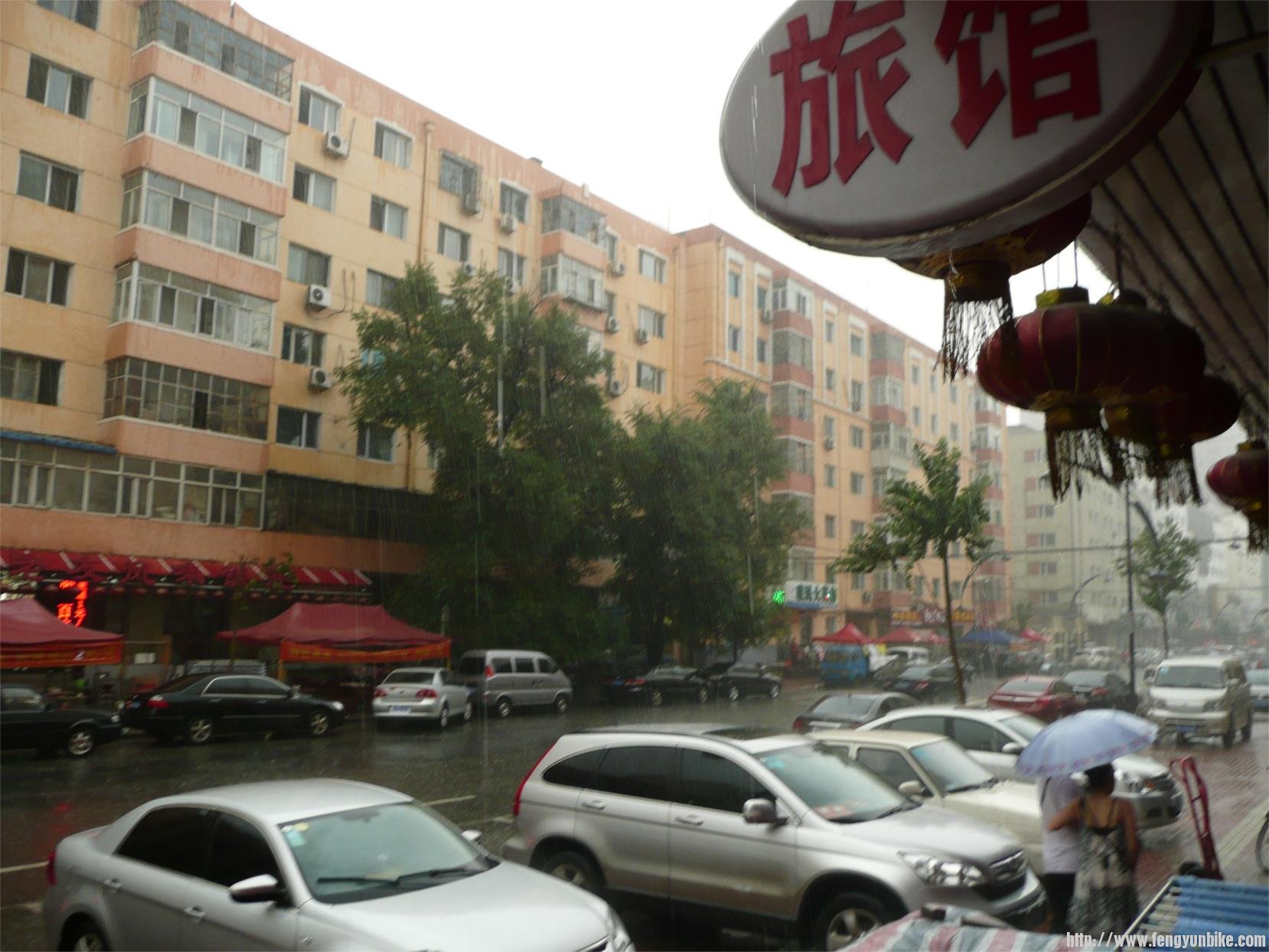 下雨在旅馆呆了一整天。