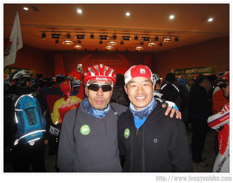 双井老侯.骑车看账本