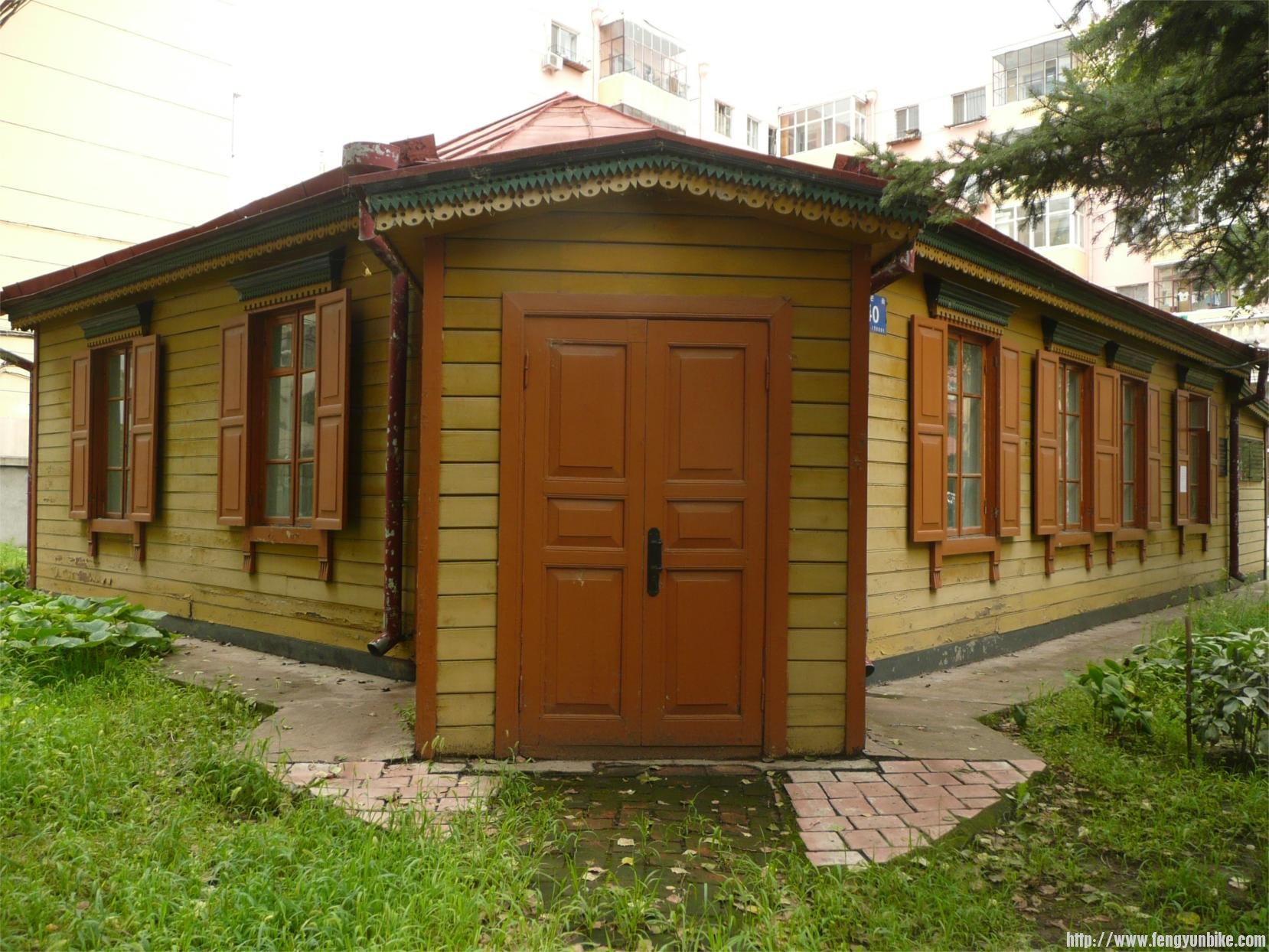 俄罗斯式老建筑现在得到保护。