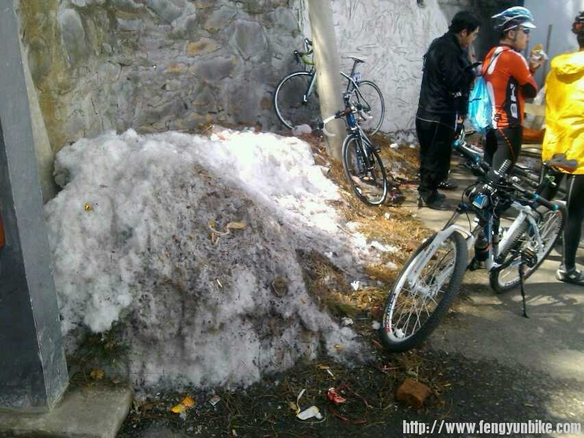 雪还没有融化诶