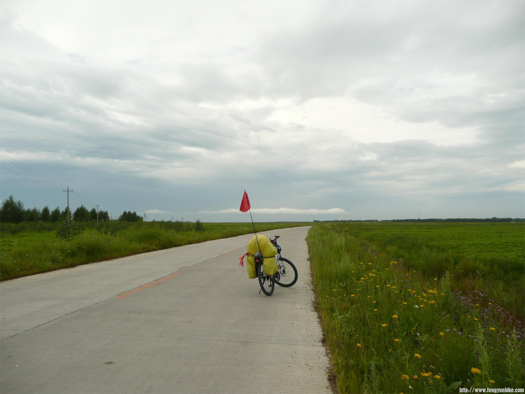 只有俺一个人在路上。