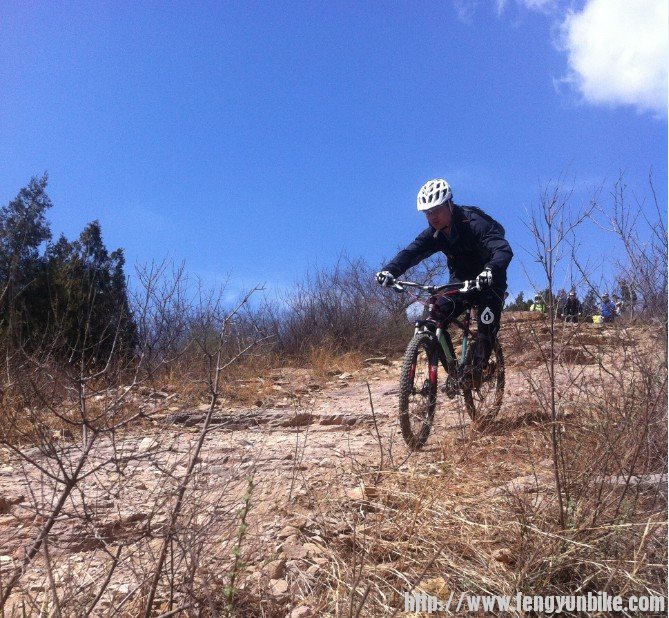 迎面泼  记不清·1.jpg