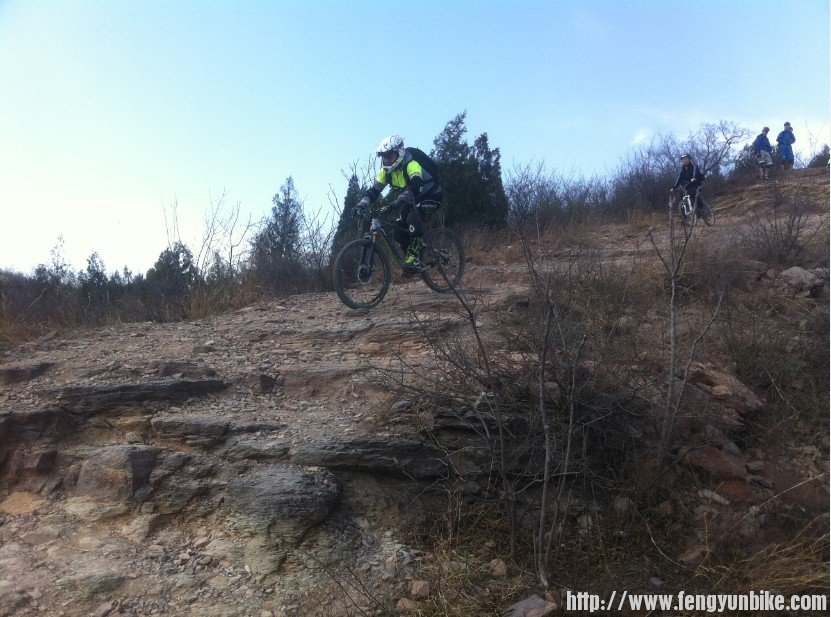 迎面泼  林叼屌.jpg