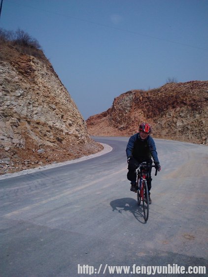 米其林小子，除了爬坡车胎气充足。就在没有足过。换了两条新胎都出毛病了。该烧烧香啦 ...