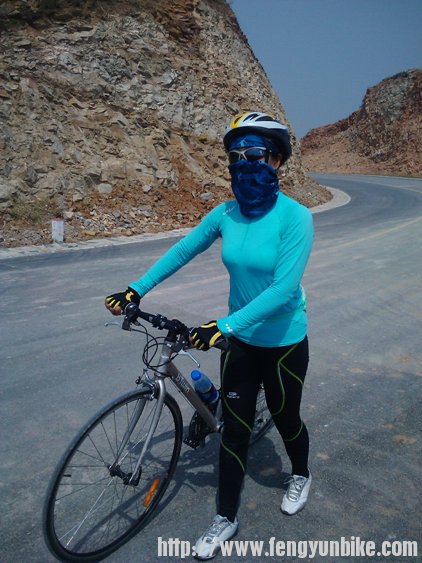 前后胎胎压均在40左右，自己不知情，就这么骑上来啦。女qs红芸。