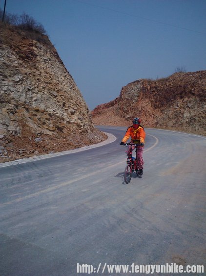 紧随其后的女qs开心杠小曾