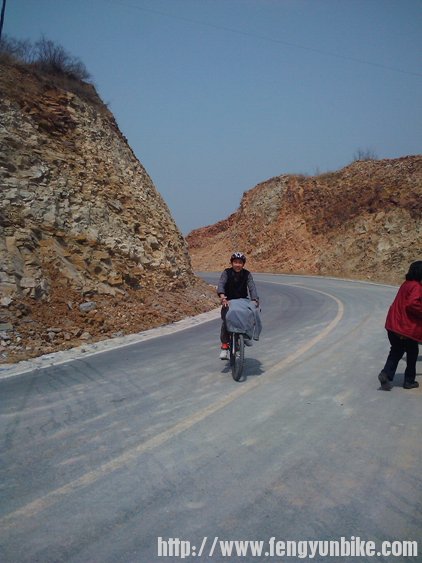 老爷子软尾，托了一堆东西。老当益壮啊