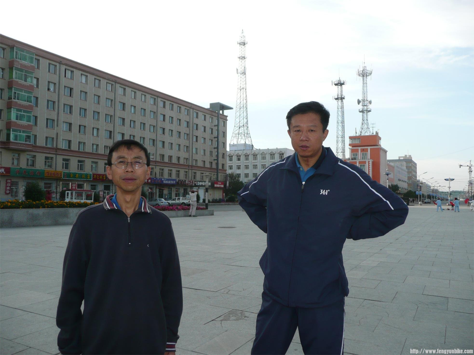 孙吴当地人介绍去看看当地的历史文物。