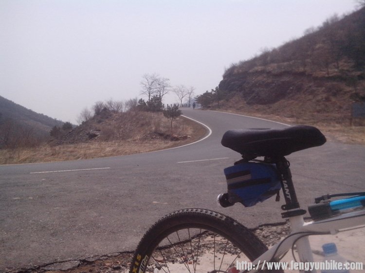 此处离山门以不远了