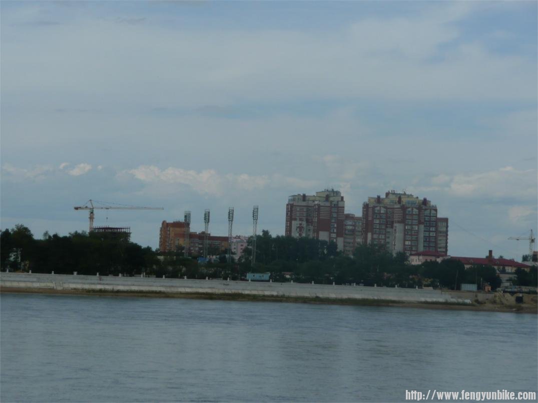 看海兰泡很清楚。