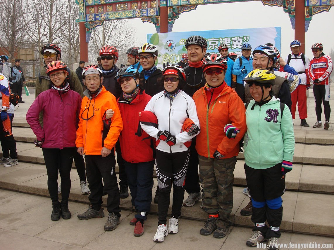 这些多数是骑圣队的车友，还有悠悠马姐，北京老邓