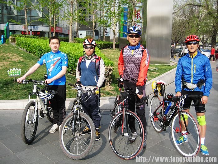 左起：随便溜溜，善哉先生，绿行乐游，我