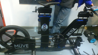 看看美国的高科技，专门给车手身体比例量身定做车辆用的哈