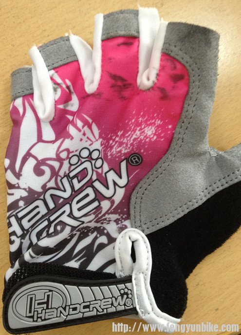 心爱的手套蹭上了链条油