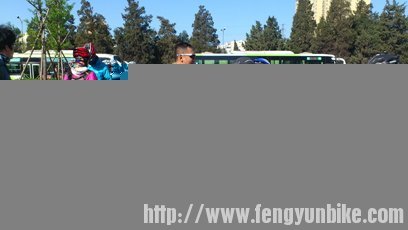 8点了 人开始来齐了