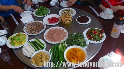 还没上齐的春饼宴 在不照一会汤都容易看不见