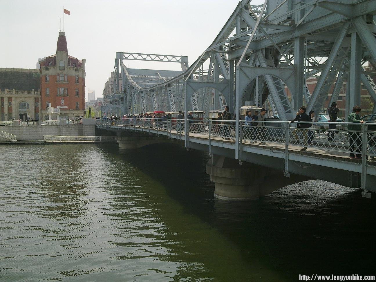 記得叫海河橋吧？！