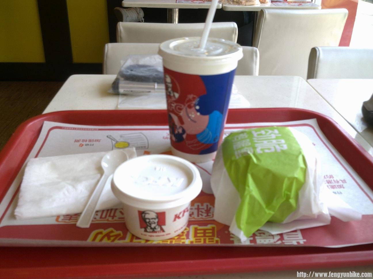 午餐。好像簡陋了點，，，至少對於這么大的消耗來說 。。。