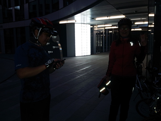 很神秘的时刻！猜猜这里是谁？没错！这就是帅哥和美女 哈哈哈！