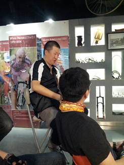 康少哈哈哈，很强的车手，理论和经验那是刚刚地呀！佩服，晚上他讲了不少，下期课程会参加讲课，校长邀请的 ...