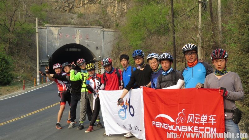 拦路抢劫！！等了绝对没有车的时候抓紧拍！