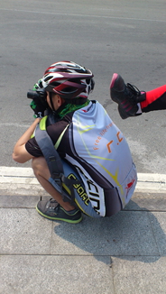 爱？地上有个猴儿诶！