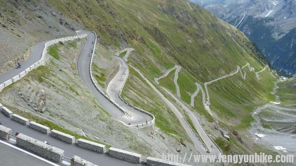 stelvio1 (1).jpg