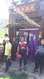 长白山吃饱喝足了 