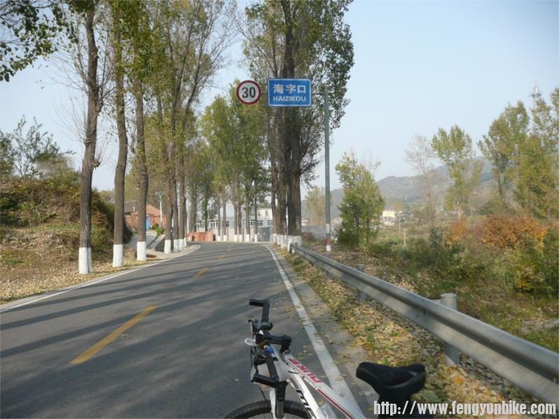 是这往北路的5--700米右边哈？